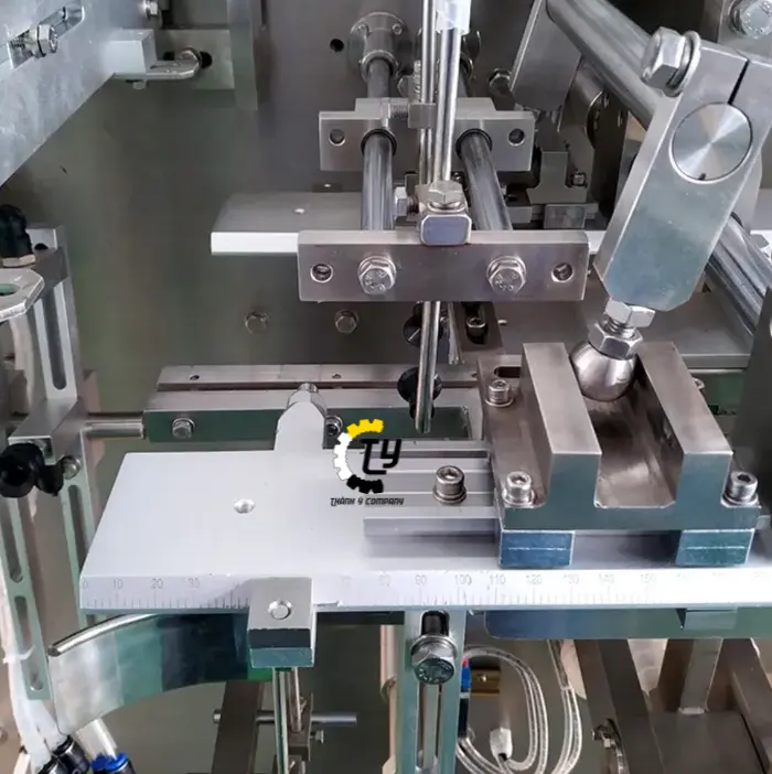 Máy Chiết Rót Và Đóng Gói Sữa Nước Vào Túi Đứng Tự Động