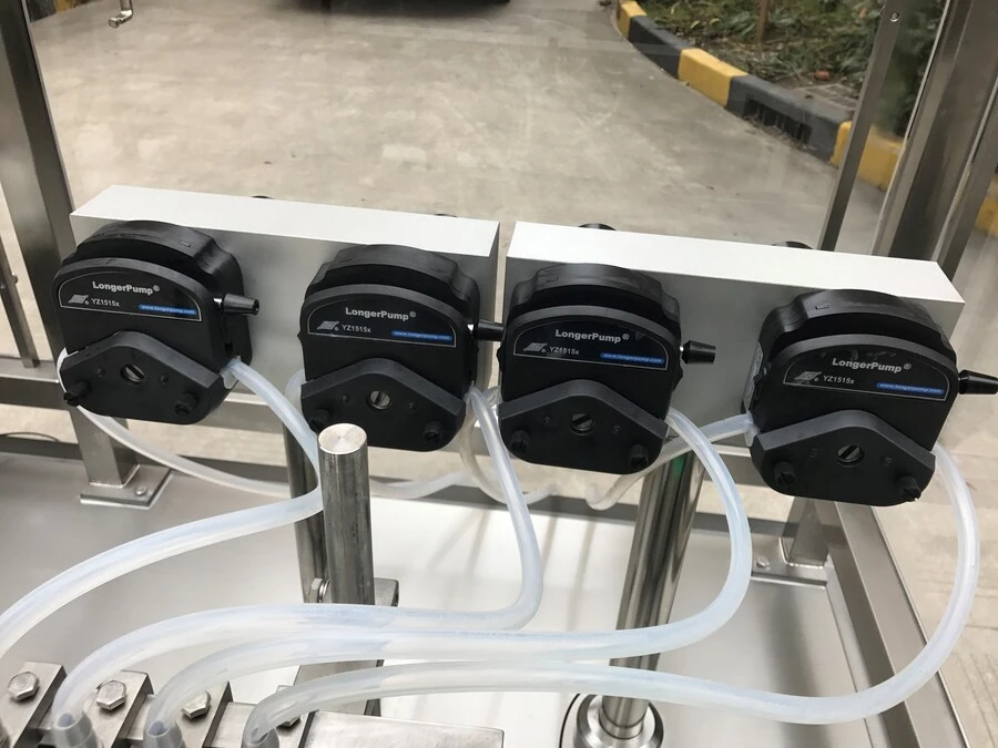 Máy Rửa và Chiết Rót Chai Tự Động 4 Vòi Bơm Nhu Động